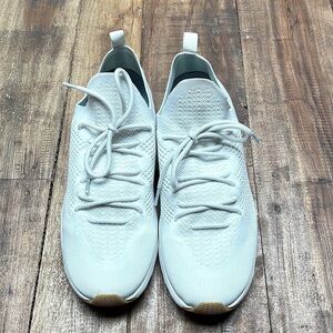 Native Shoes Men’s US 11.5 white Sneakers Water Shoes Lace Up Stretchy Knit